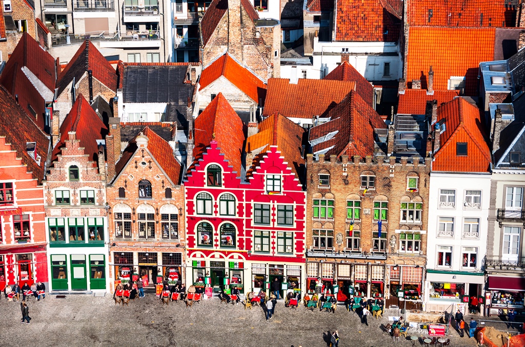 Discover the best places to visit in Bruges Belgium, including ticket prices, the best time to visit, nearby locations, the nearest airport, and how to travel from London to Bruges. Plan your dream trip now!