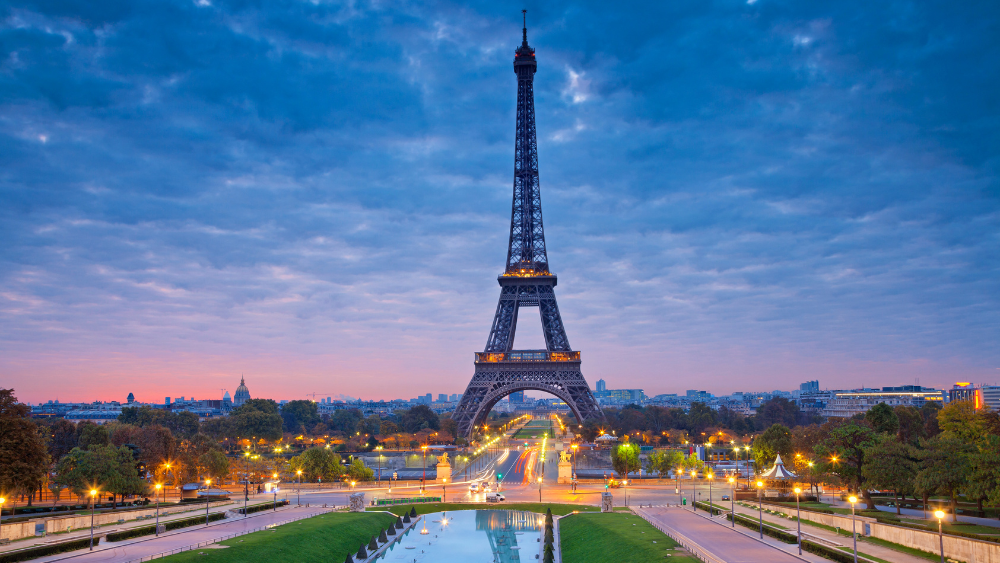 Eiffel Tower: The best visiting place in Paris