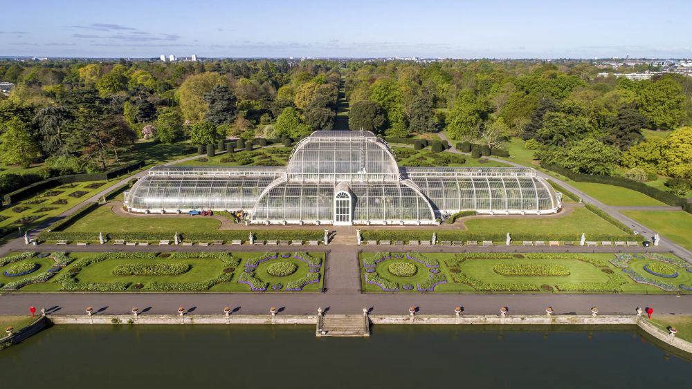 Kew Gardens: Visibility of Place and Tourist Attraction